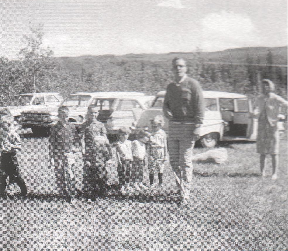 Clayton Edgelow and assorted children at the church picnic in 1966
